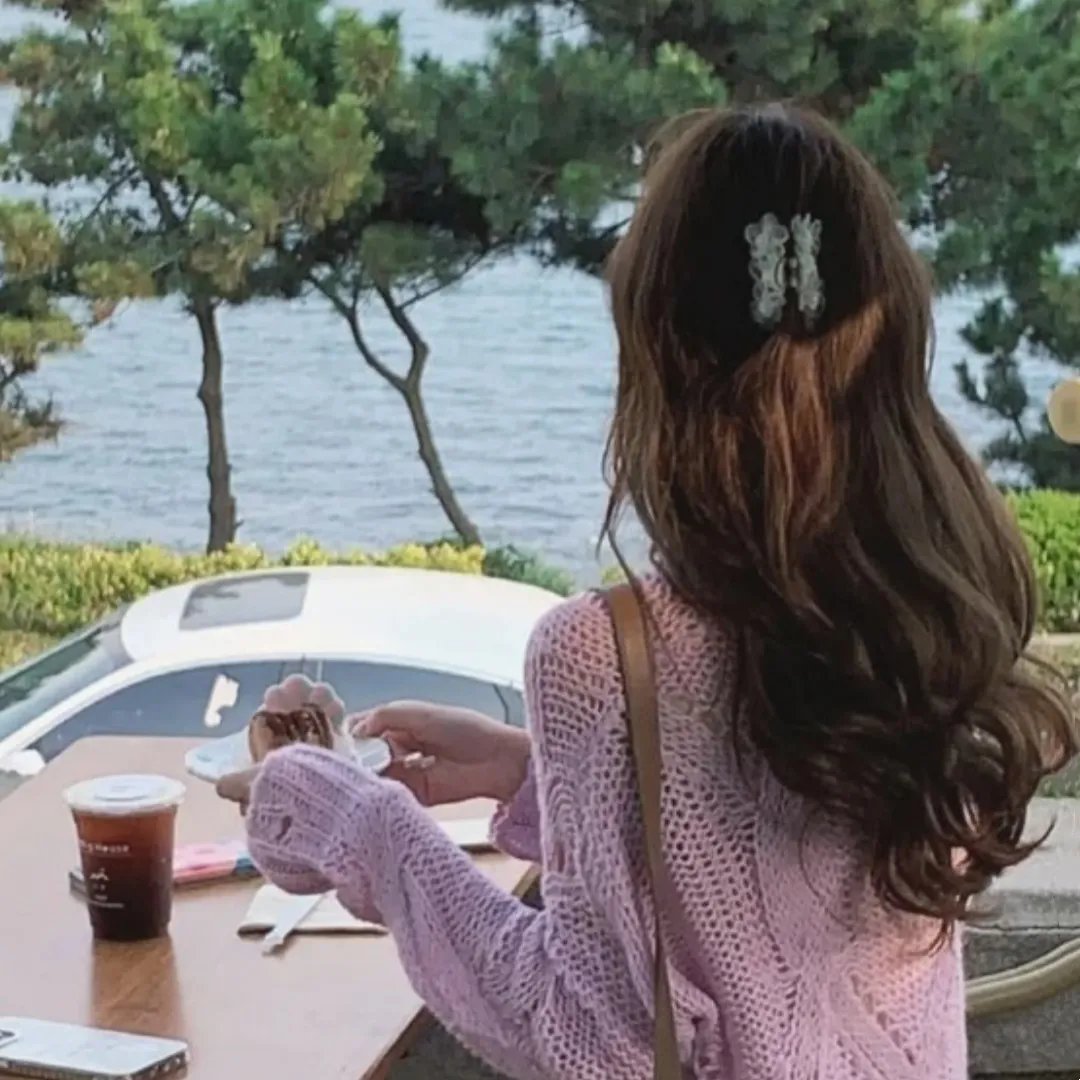 奔现当天,室友阻止我和网恋对象见面